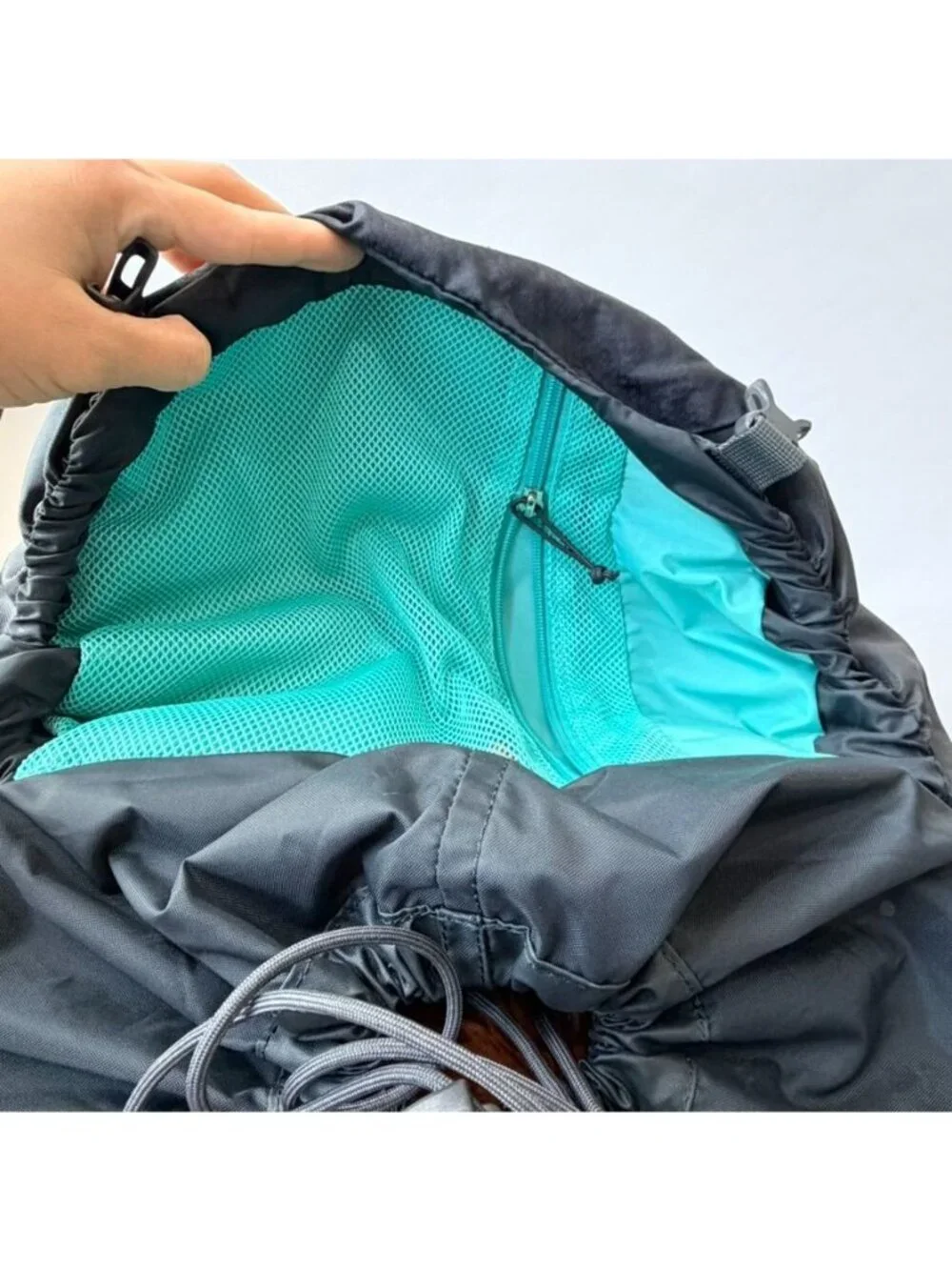 Osprey Hiking Backpack Gray Outdoor Trekking Travel Pack WS/WM 16-20 inch